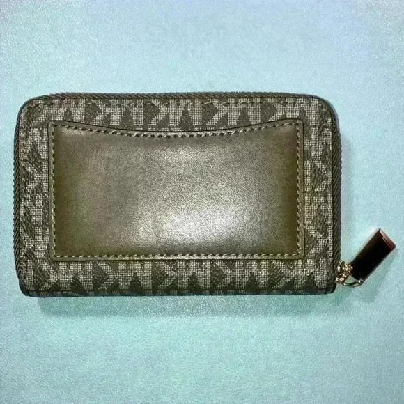 EUC 🔥Michael Kors Card Case Zipped Wallet - Picture 2 of 16